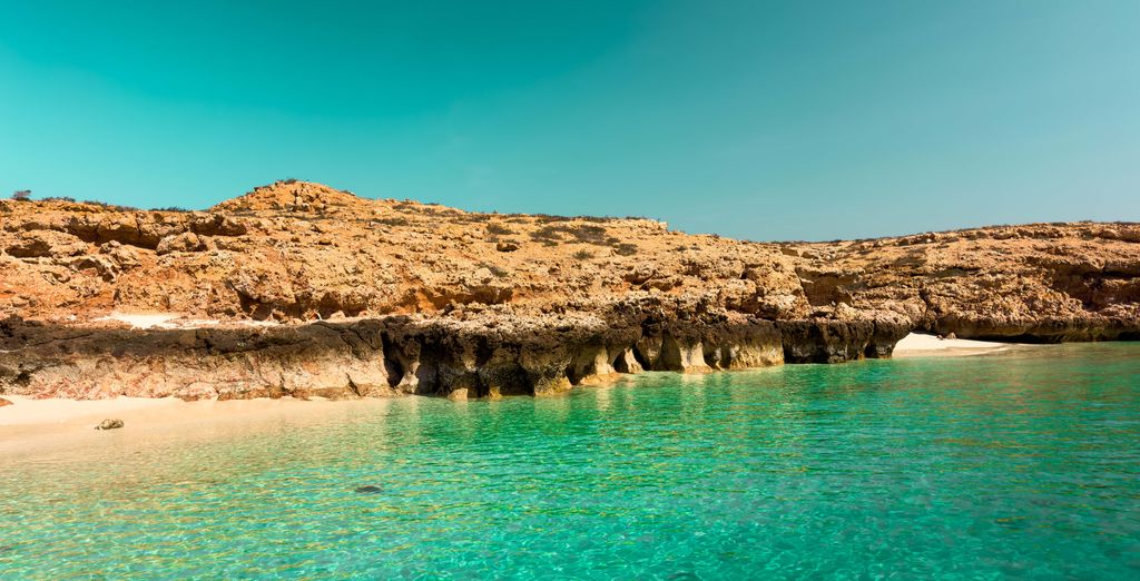 Combinato: Crowne Plaza Muscat Ocec, an IHG Hotel 4* e Al Waha Resort - Shangri-La Barr Al Jissa 5*