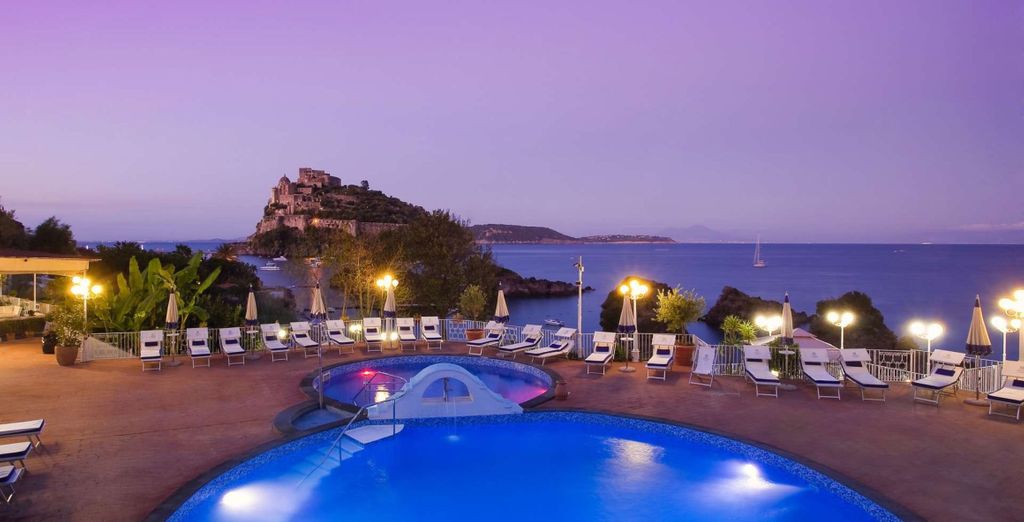 Strand Hotel Delfini 4*