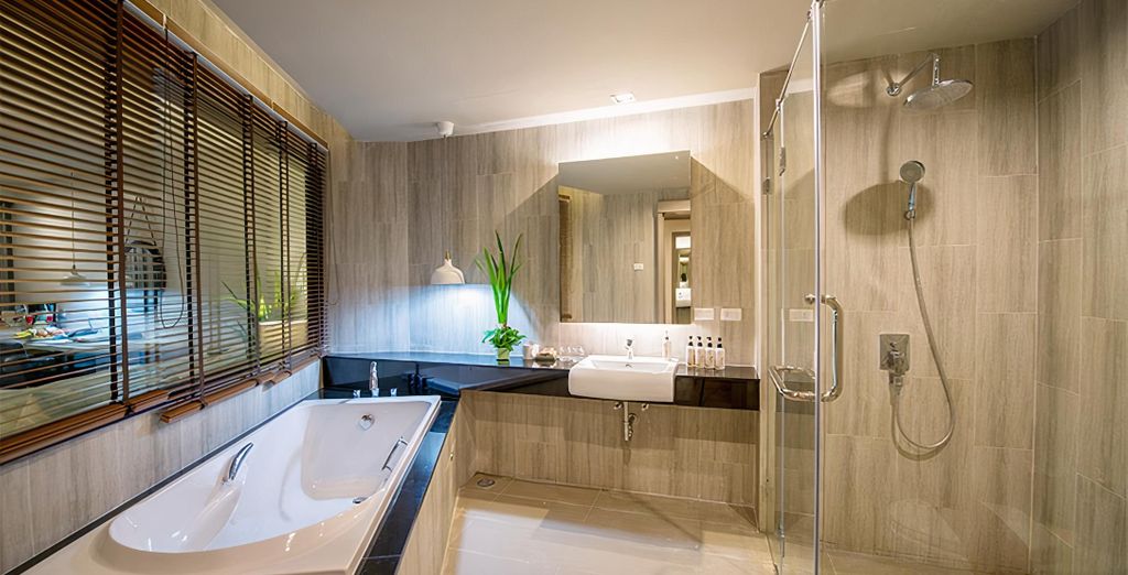 Combinato Natai Beach Resort 5*, Phi Phi Holiday Resort 4* e Krabi la Playa Resort 4*
