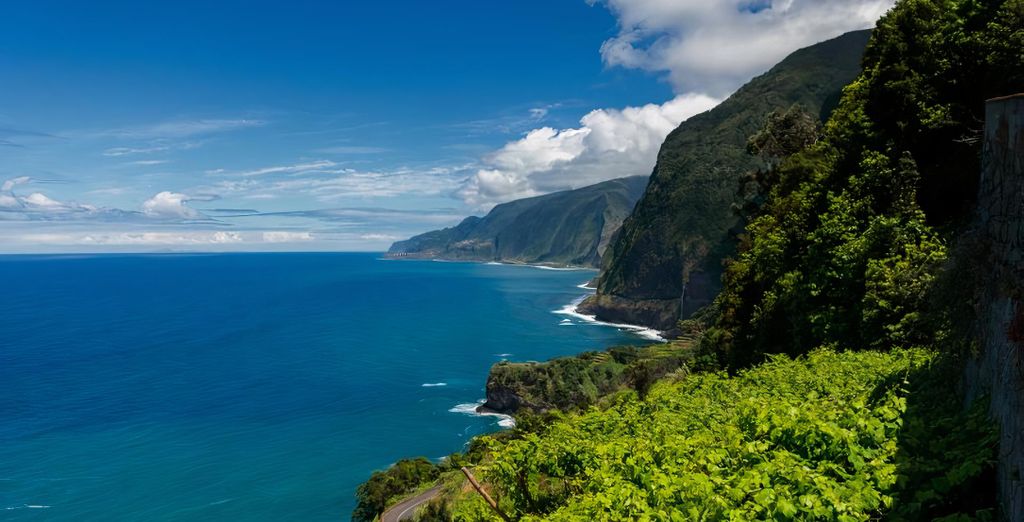 Autotour: Alla scoperta dell'isola dei fiori