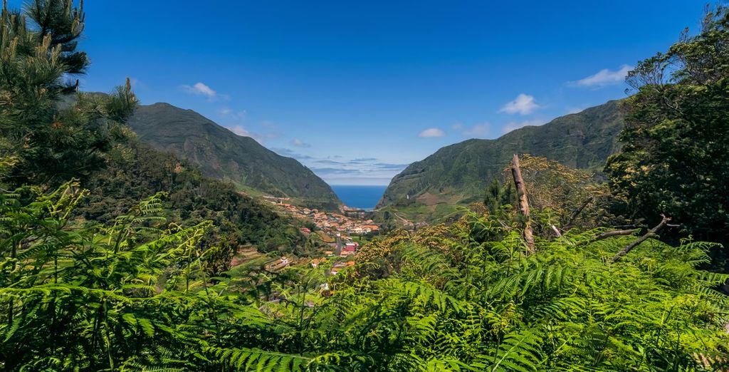 Autotour: Alla scoperta dell'isola dei fiori