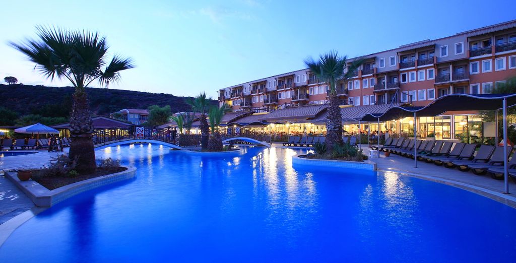 Cactus Club Yali Resort 5*