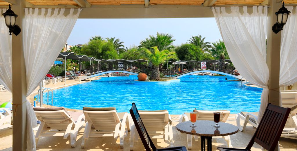 Cactus Club Yali Resort 5*