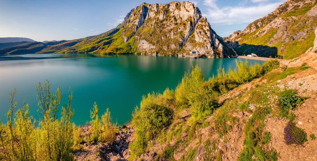 Autotour: Il fascino senza tempo della Terra delle Aquile