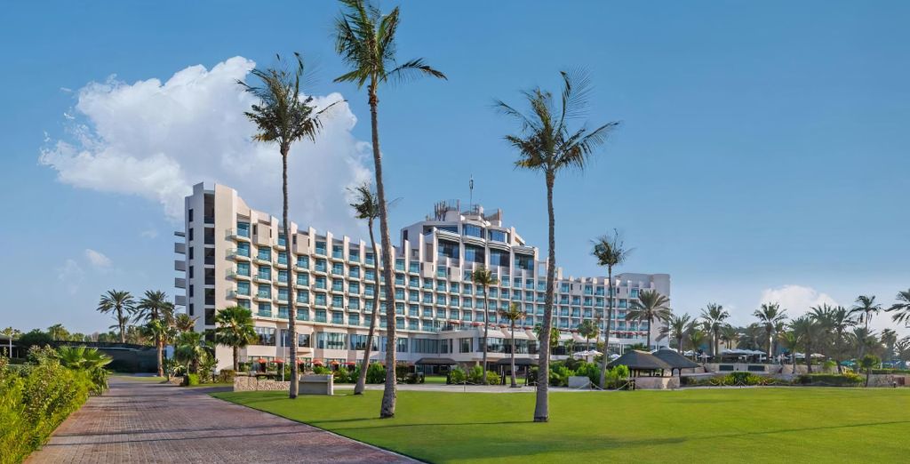JA Beach Hotel 5*