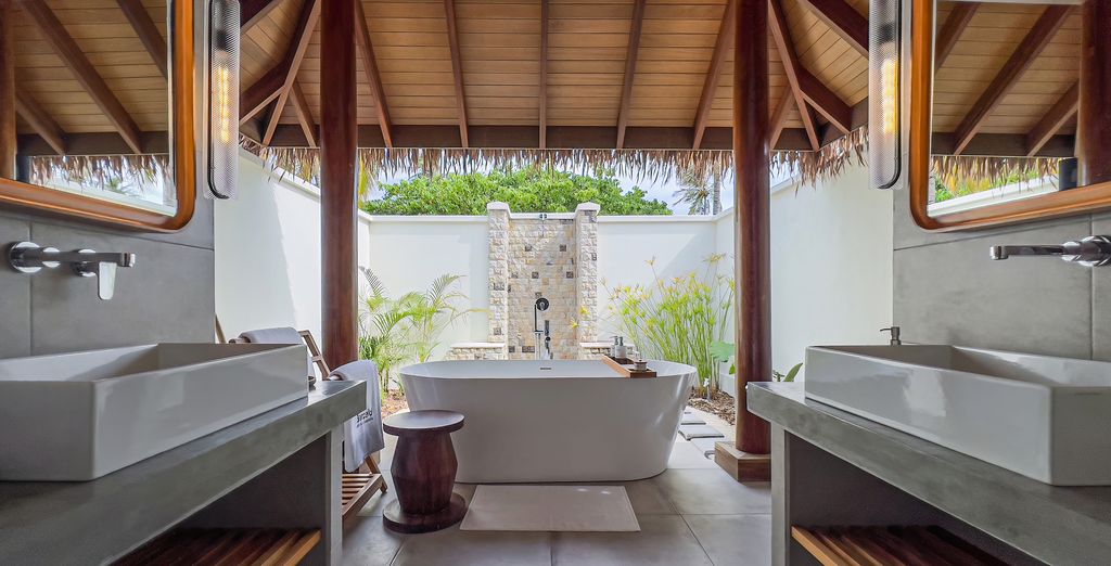 Grand Hyatt Abu Dhabi Hotel & Residences Emirates Pearl 5* e Barceló Whale Lagoon Maldives 5*