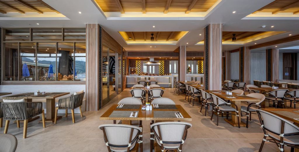 Namaka Resort Kamala 5*, Phi Phi CoCo Beach Resort 4*, Khao Lak Laguna Resort 4* con pre-estensione opzionale a Bangkok 
