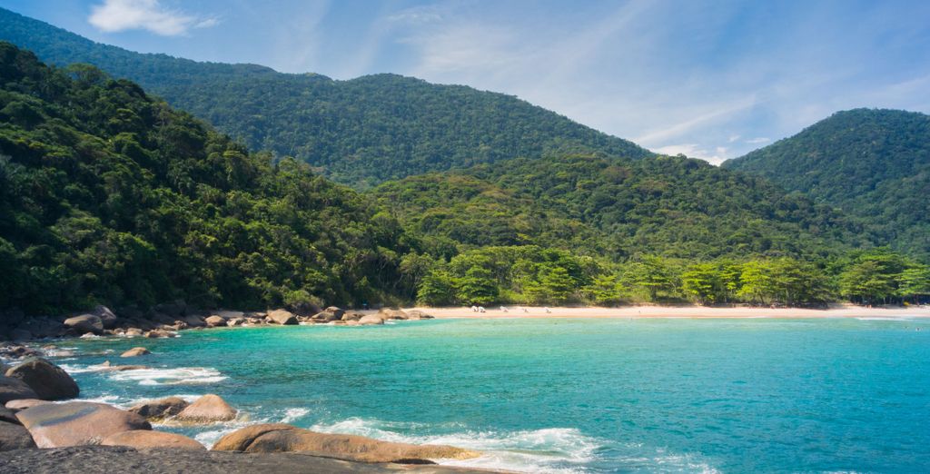 Tour del Paese tra spiagge da sogno e cascate con possibile estensione a Paraty