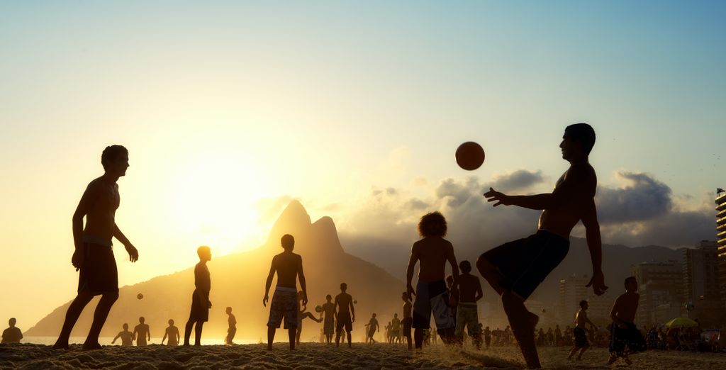 Tour del Paese tra spiagge da sogno e cascate con possibile estensione a Paraty