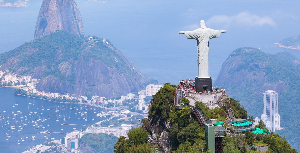 Tour del Paese tra spiagge da sogno e cascate con possibile estensione a Paraty