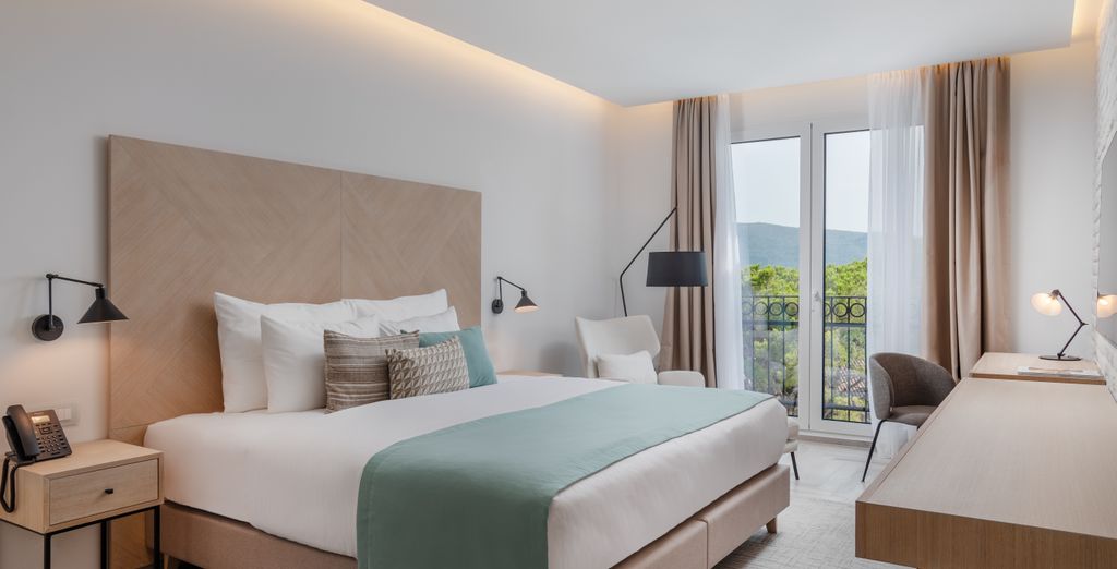 Lazure Hotel & Marina 5*