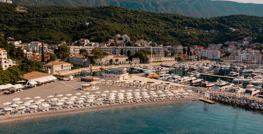 Lazure Hotel & Marina 5*