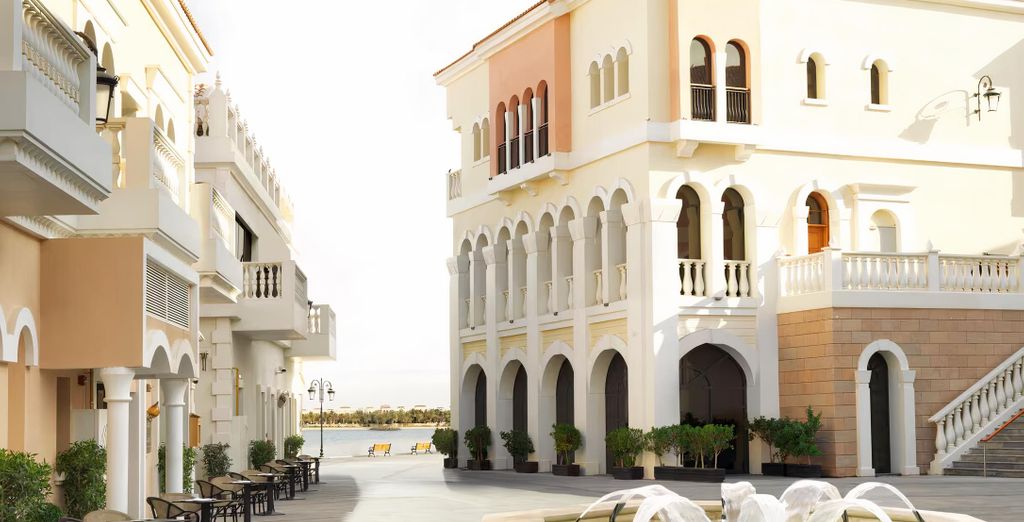 The Ritz Carlton Abu Dhabi Grand Canal 5* con possibile estensione a Dubai