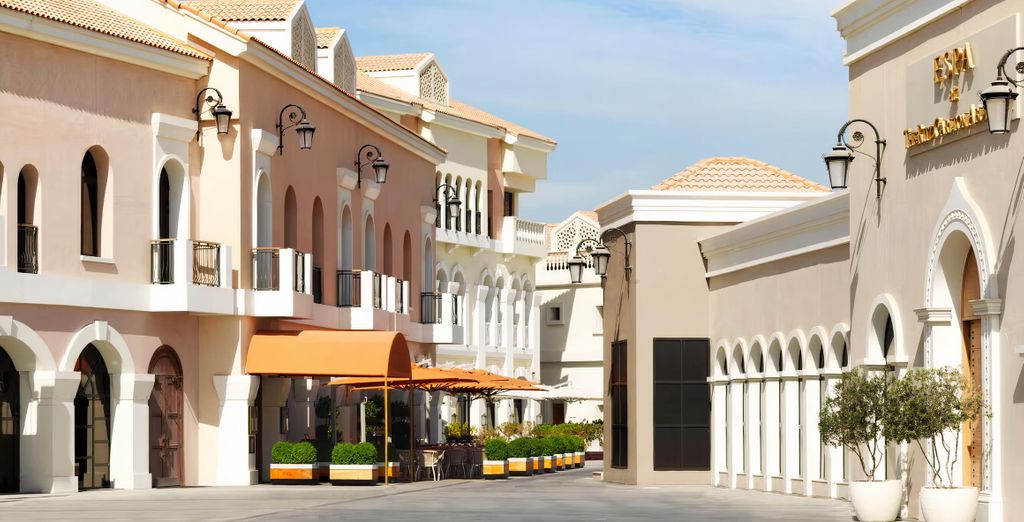 The Ritz Carlton Abu Dhabi Grand Canal 5* con possibile estensione a Dubai