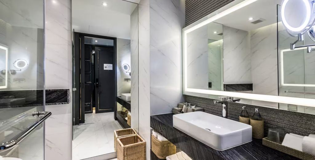 Combinato Movenpick Sukhumvit 15 Bangkok 5* e Wyndham Gran Nai Phuket 4*