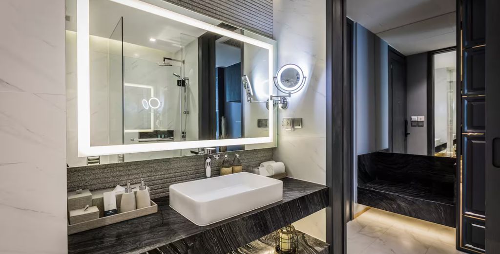 Away Chiang Mai Thapae Resort - A Vegan Retreat 4* e Wyndham Grand Nai Harn Beach Phuket 5* con possibile pre-estensione al Cross Vibe Bangkok Sukhumvit 4* 