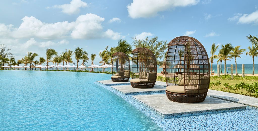 10 - 19 nights: The Q Hotel 4* & Mövenpick Resort Waverly Phu Quoc 5*