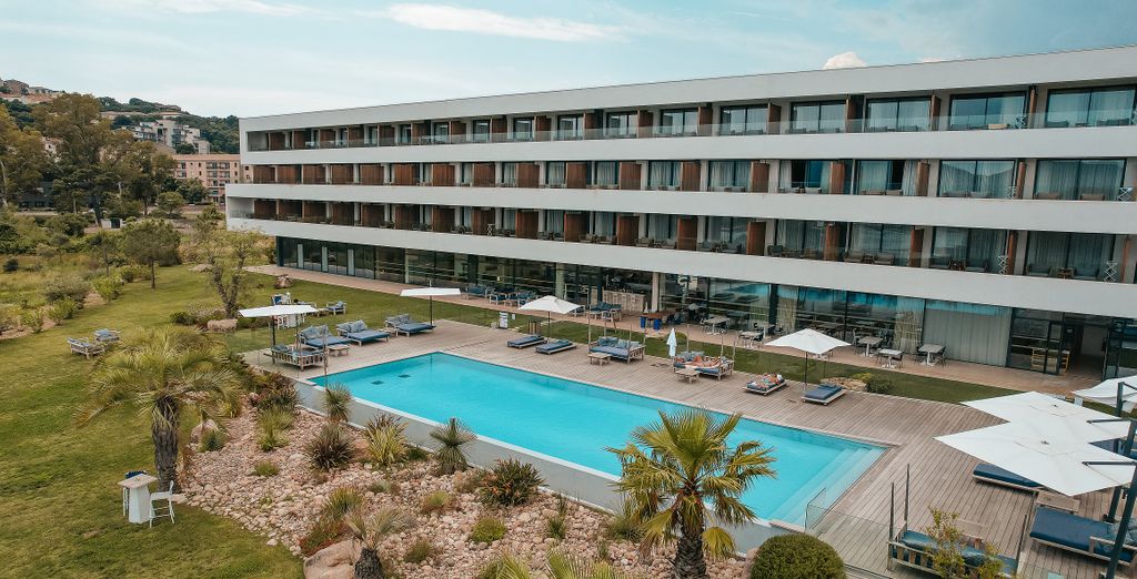 Golden Tulip Porto Vecchio 4* con volo o Sardinia Ferries