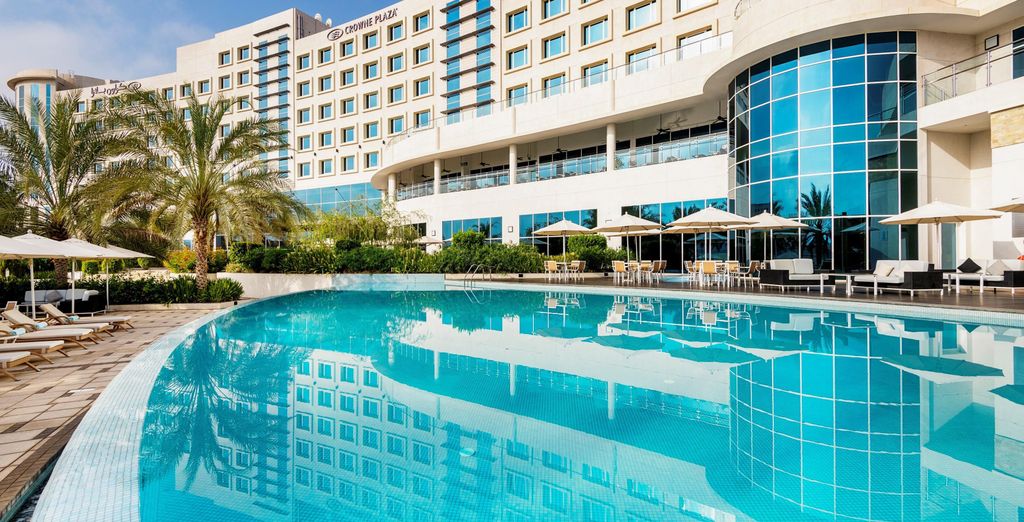 Combinato: Crowne Plaza Muscat Ocec, an IHG Hotel 4* e Al Waha Resort - Shangri-La Barr Al Jissa 5*