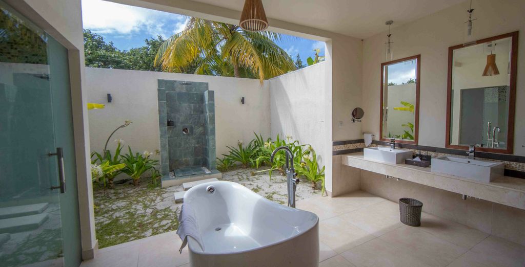 Furaveri Island Resort & Spa 5* con extensión posible en Dubái