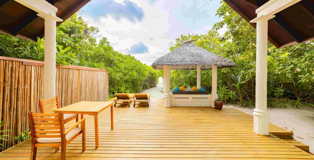 Furaveri Island Resort & Spa 5* con extensión posible en Dubái