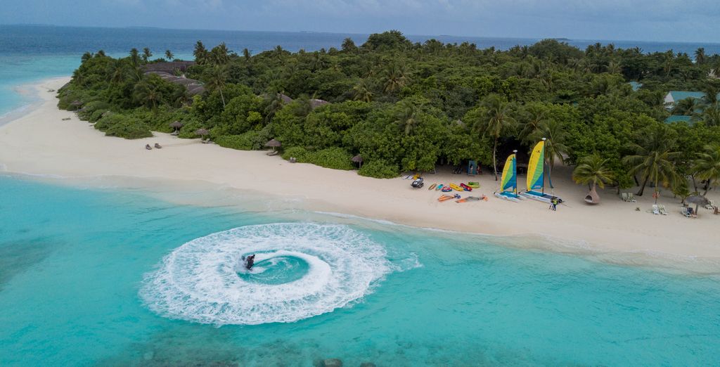 Furaveri Island Resort & Spa 5* con extensión posible en Dubái