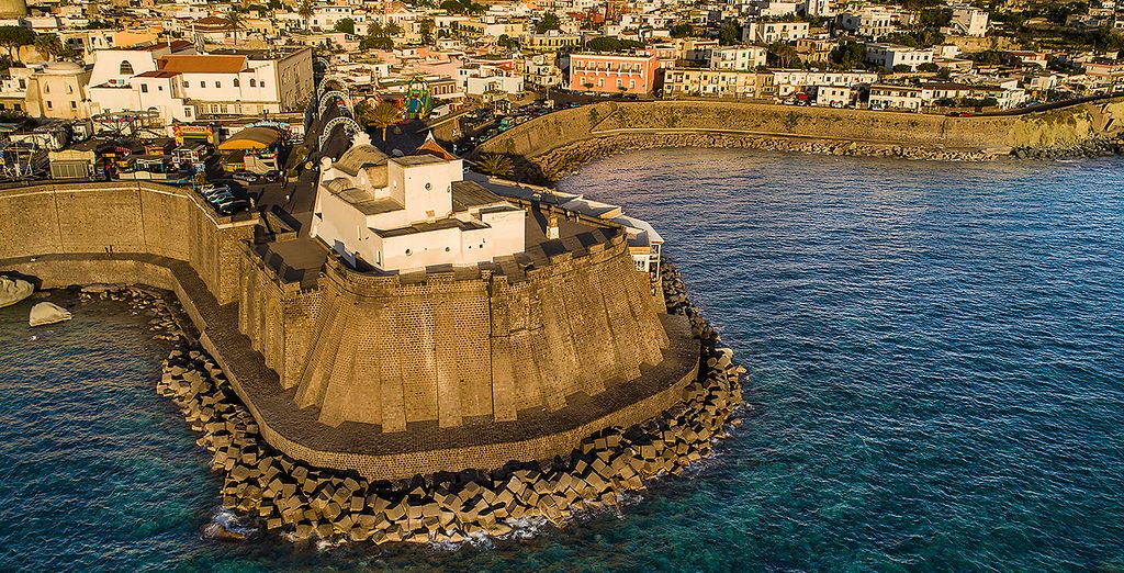 Tour tra miti e leggende nel Golfo Partenopeo
