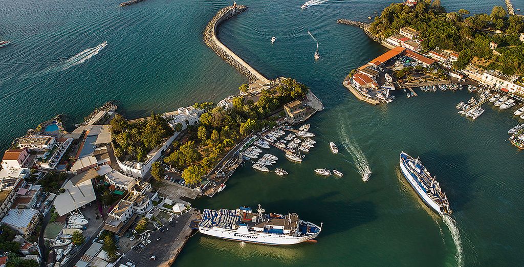 Tour tra miti e leggende nel Golfo Partenopeo