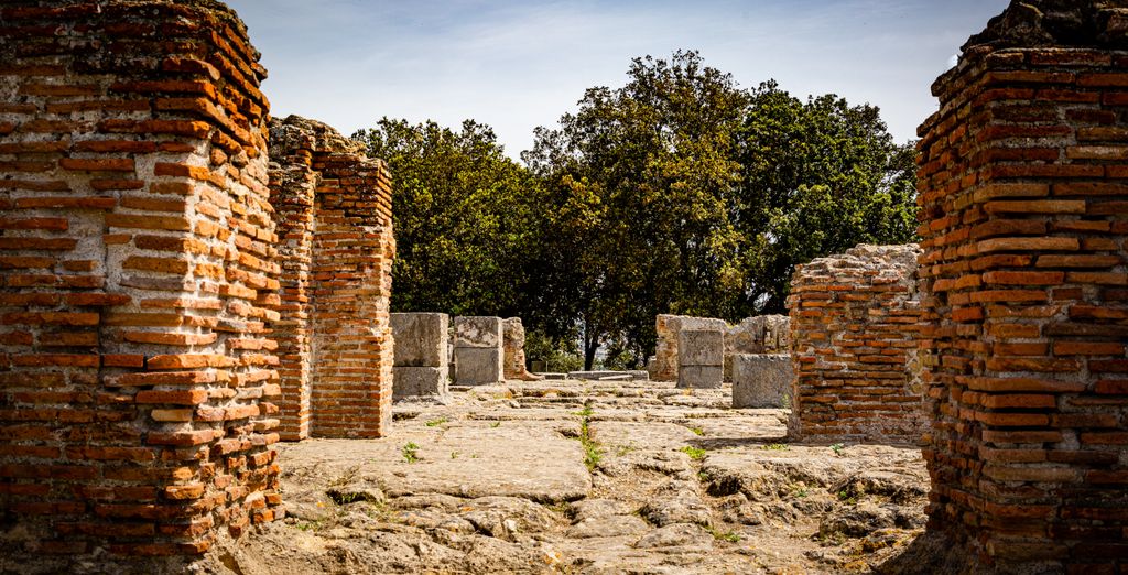Tour tra miti e leggende nel Golfo Partenopeo