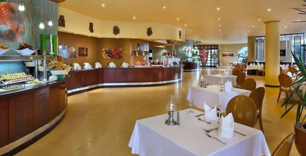 DoubleTree By Hilton Sharks Bay Resort 4*