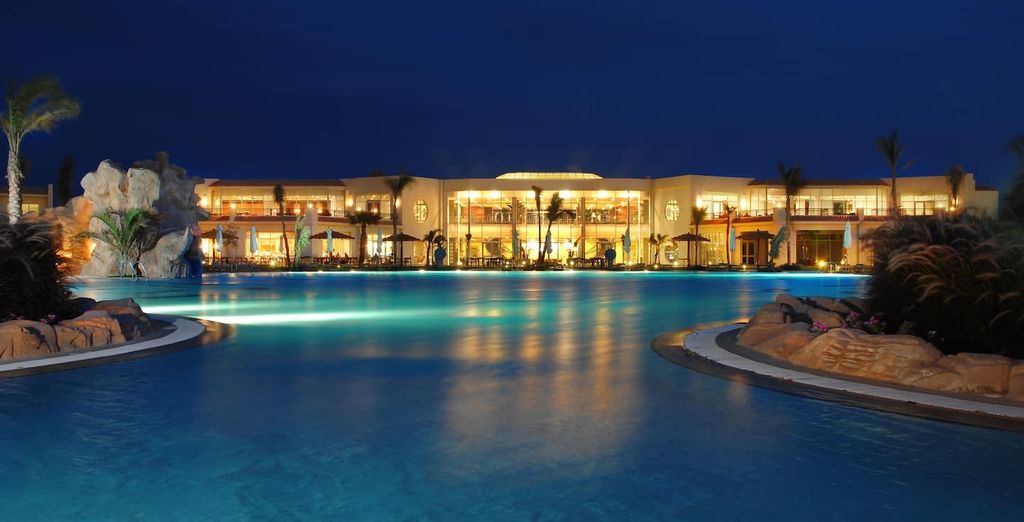 DoubleTree By Hilton Sharks Bay Resort 4*