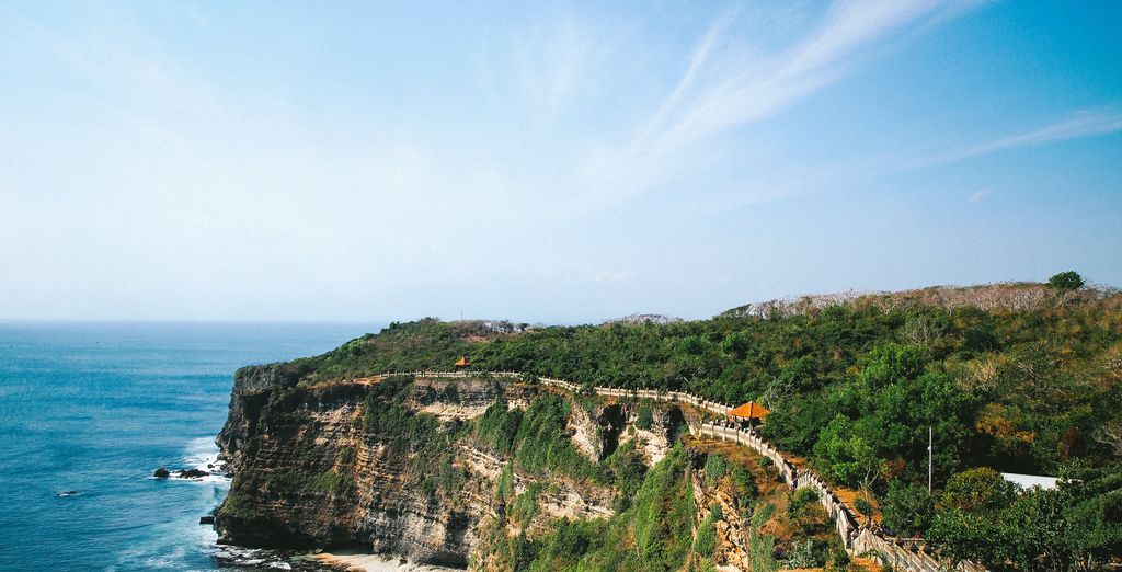 AnandaDara Ubud Resort & Spa 4*, Hotel Ombak Sunset 4* e Renaissance Bali Uluwatu Resort & Spa 5* 