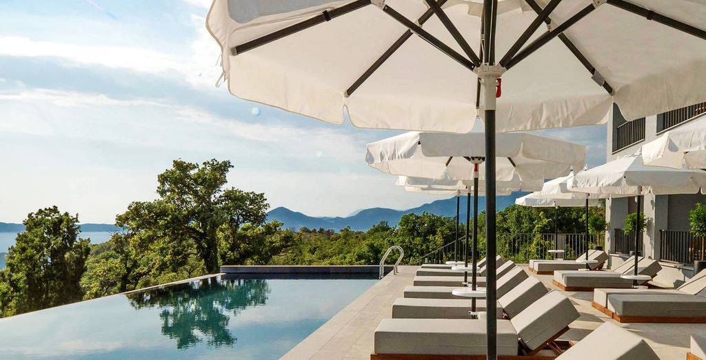 Adults Only: Vivid Blue Serenity Resort 4*