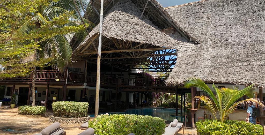 Kena Beach Hotel 4*