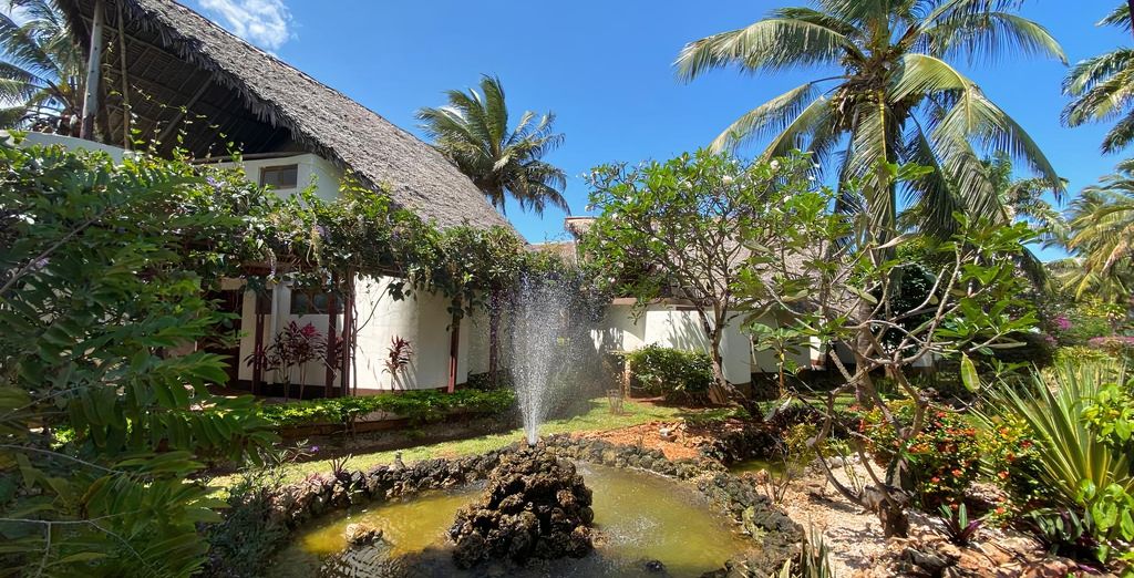 Kena Beach Hotel 4*