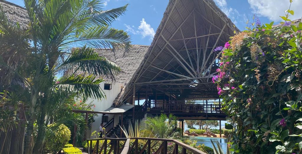Kena Beach Hotel 4*