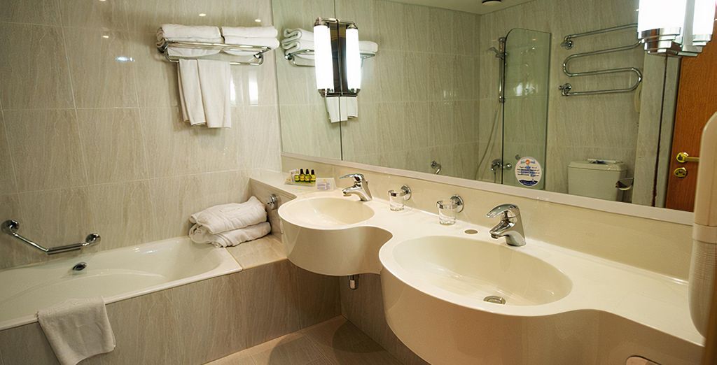 Adams Beach Hotel 5*
