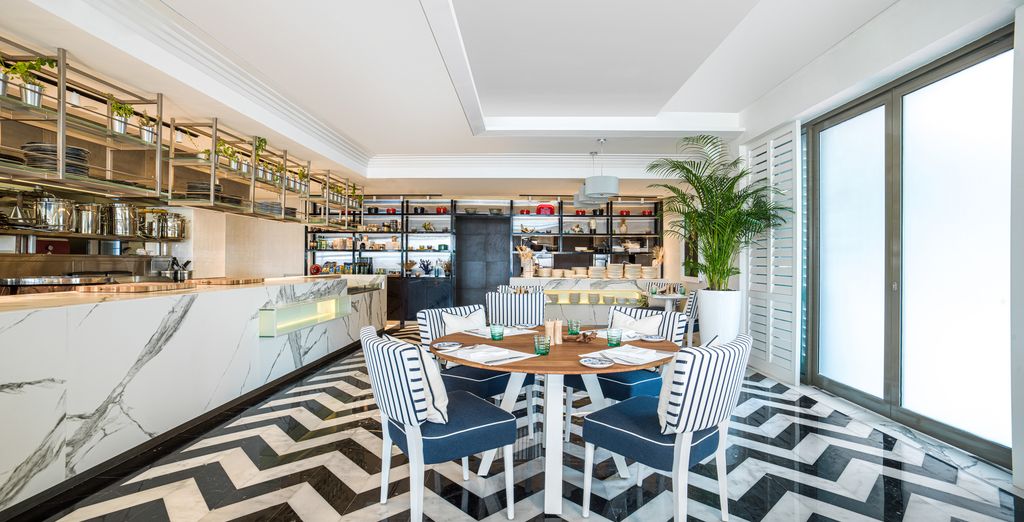 Th8 Palm Dubai Beach Resort Vignette Collection, an IHG hotel 5*