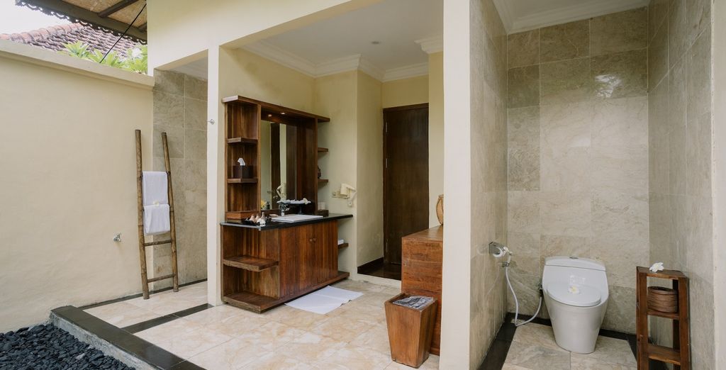 The Payogan Villa Resort & Spa 4*, The Leaf Jimbaran 5* e Hotel Ombak Sunset 4*