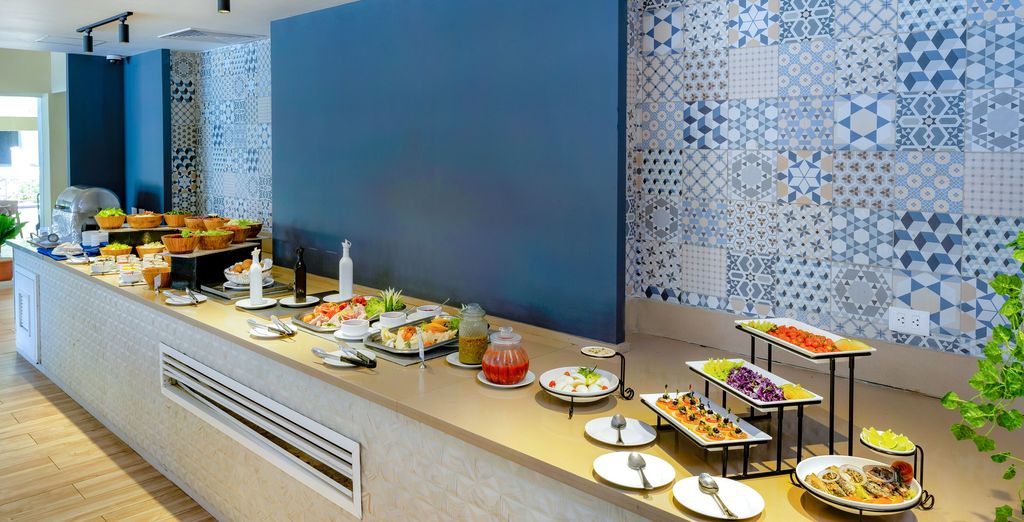 Coral Costa Caribe Beach Resort 4*