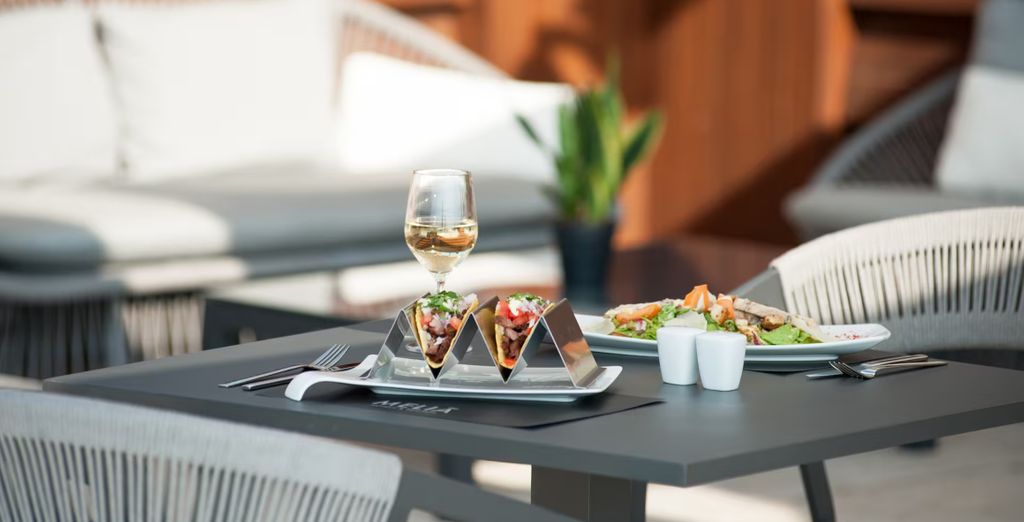 Melia Athens 4* 