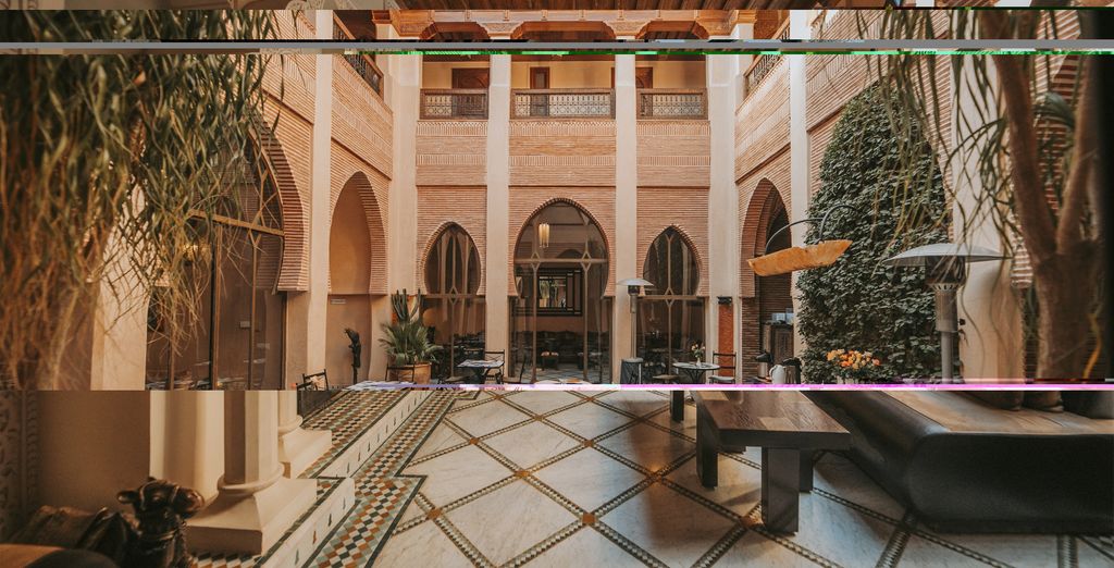 Riad Le Perroquet Bleu con possibile prolungamento all'Agafay Valley Camp 5*