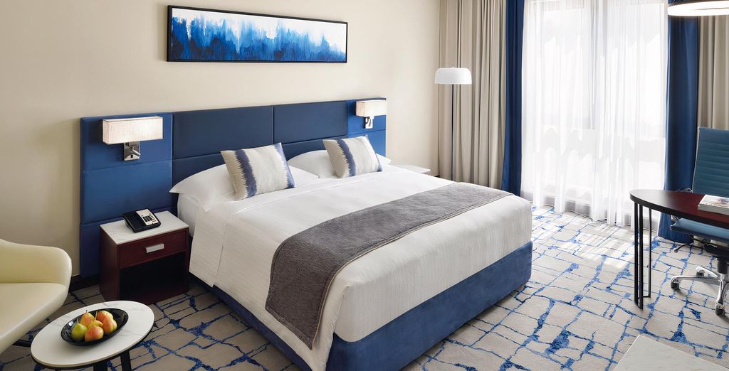 Mövenpick Hotel & Apartments Bur Dubai 5* e Al Raha Beach Hotel 5*