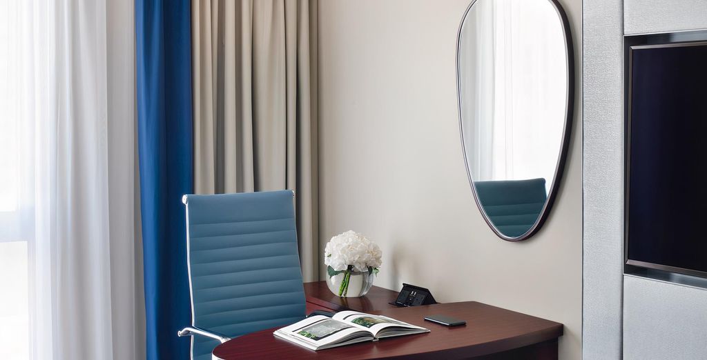 Mövenpick Hotel & Apartments Bur Dubai 5*