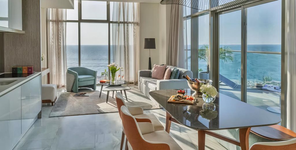 Th8 Palm Dubai Beach Resort Vignette Collection, an IHG hotel 5*