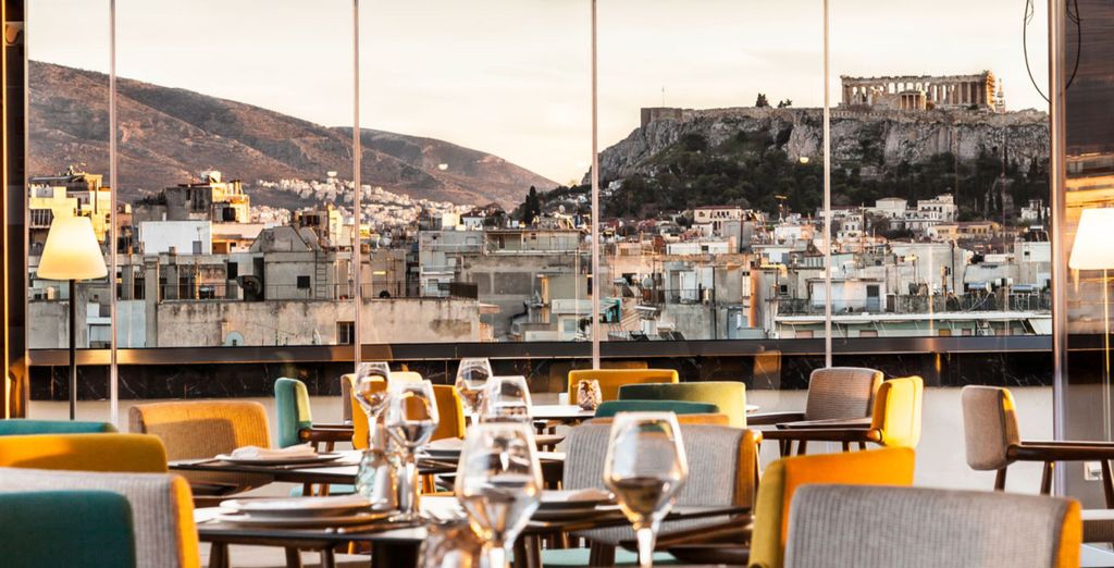 Wyndham Grand Athens 5*
