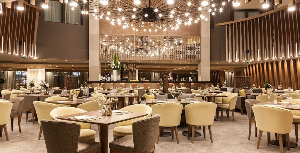 Wyndham Grand Athens 5*