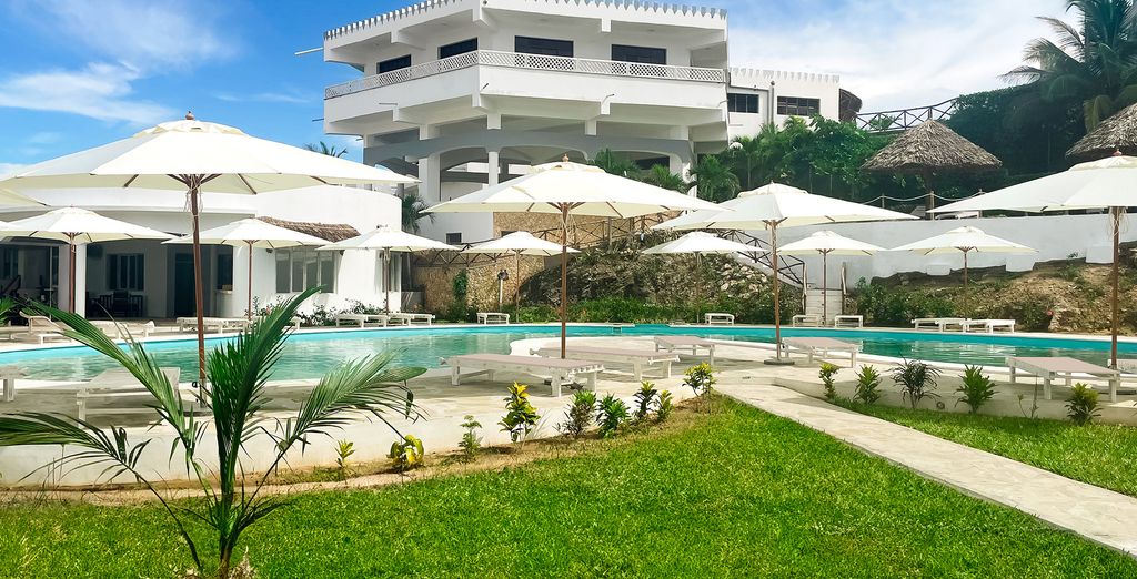 Safari Riziki con estensione all'AHG Lion Beach Resort & Spa 4*