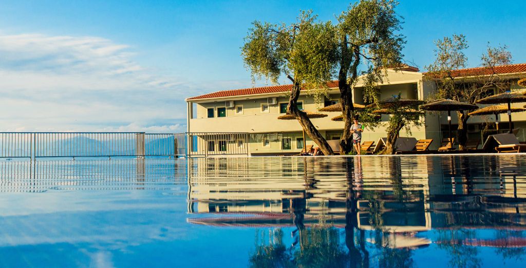 Robolla Beach Hotel 4*