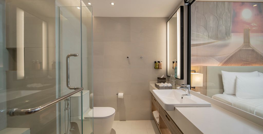 The Sukosol Hotel 5*, Holiday Inn Resort Krabi Ao Nang Beach 4* e Kantary Bay Hotel Phuket 4*